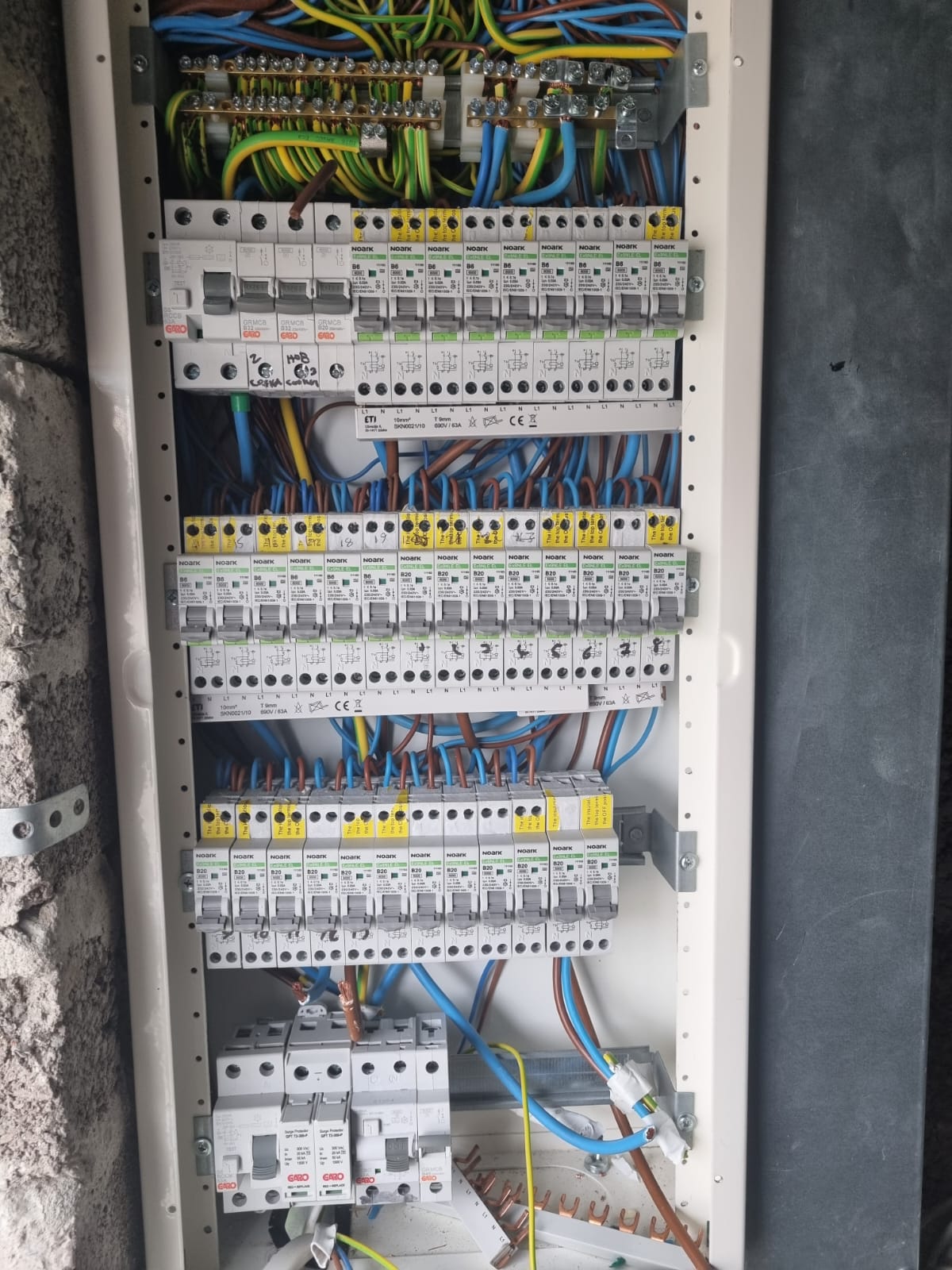 Wired distribution board with labelled circuits